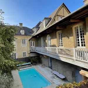 La Maison Aux Murs Anciens Et Ses Habitación en casa particular